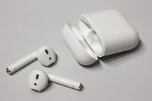 iOS 26 ile AirPods video çekimlerinde mikrofon olarak kullanılabilecek