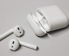iOS 26 ile AirPods video çekimlerinde mikrofon olarak kullanılabilecek
