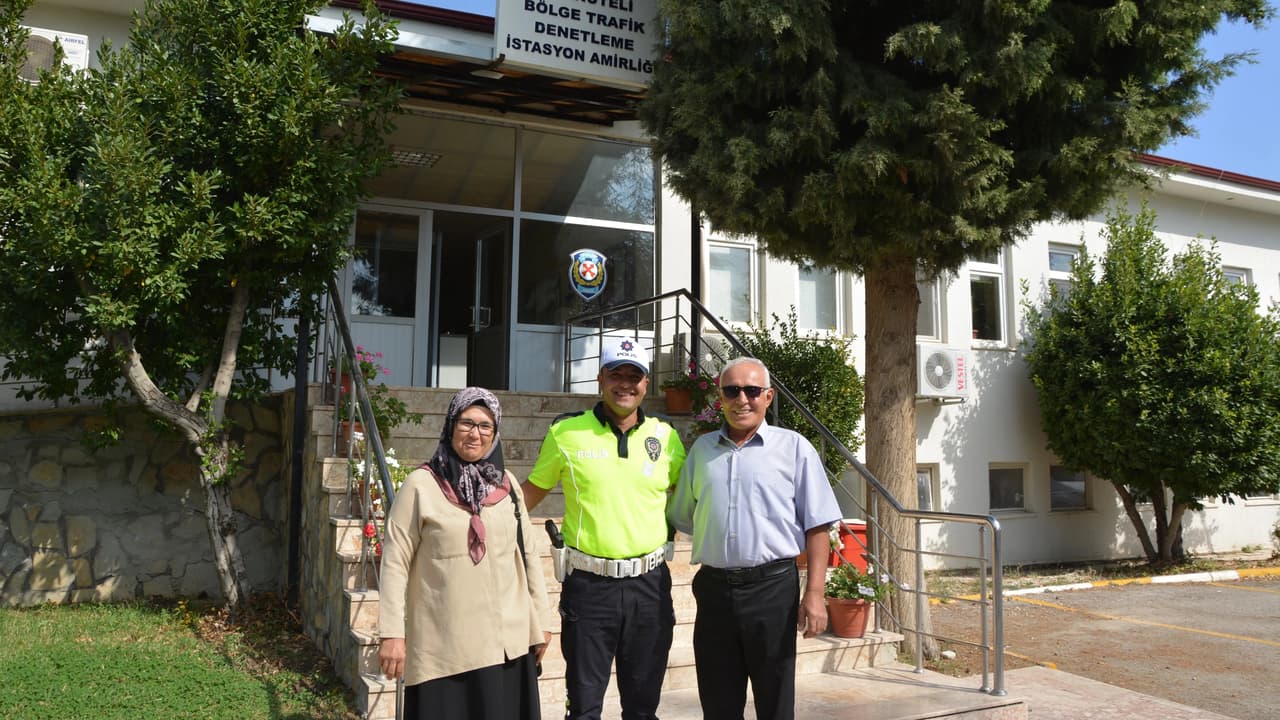 Eşini yolda indiren vatandaşa 'bulaşık yıkama' cezası veren polis: O sıcakta gönlüm el vermedi
