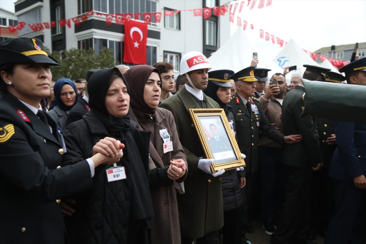 Türkiye için en acı günlerden biri: Şehitler son yolculuğuna uğurlandı