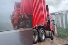 Aşırı yağışlarından ardından köprünün bir kısmı çöktü