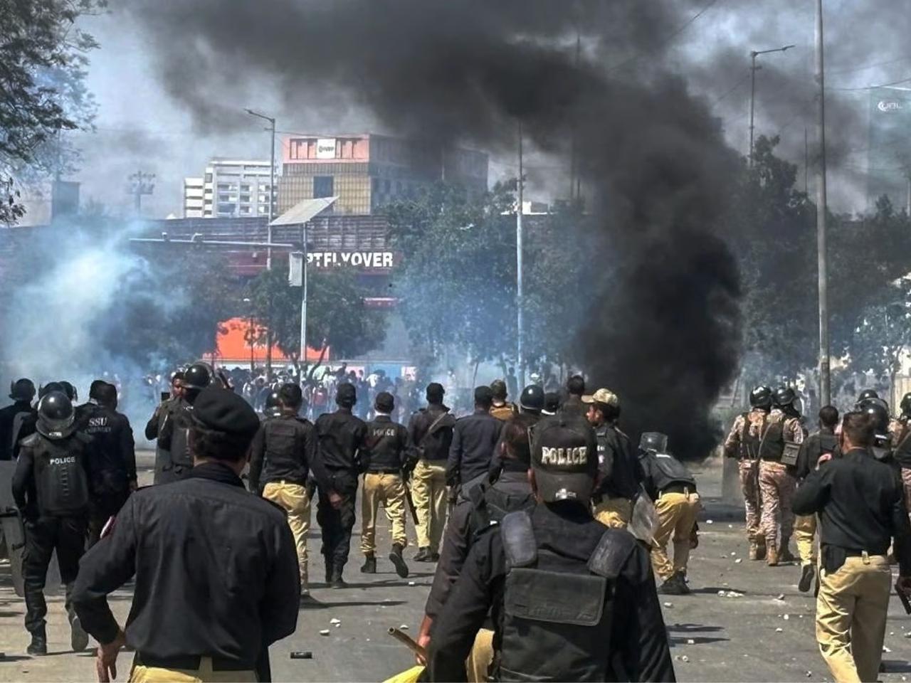 Pakistan'da Hamaney protestosu!