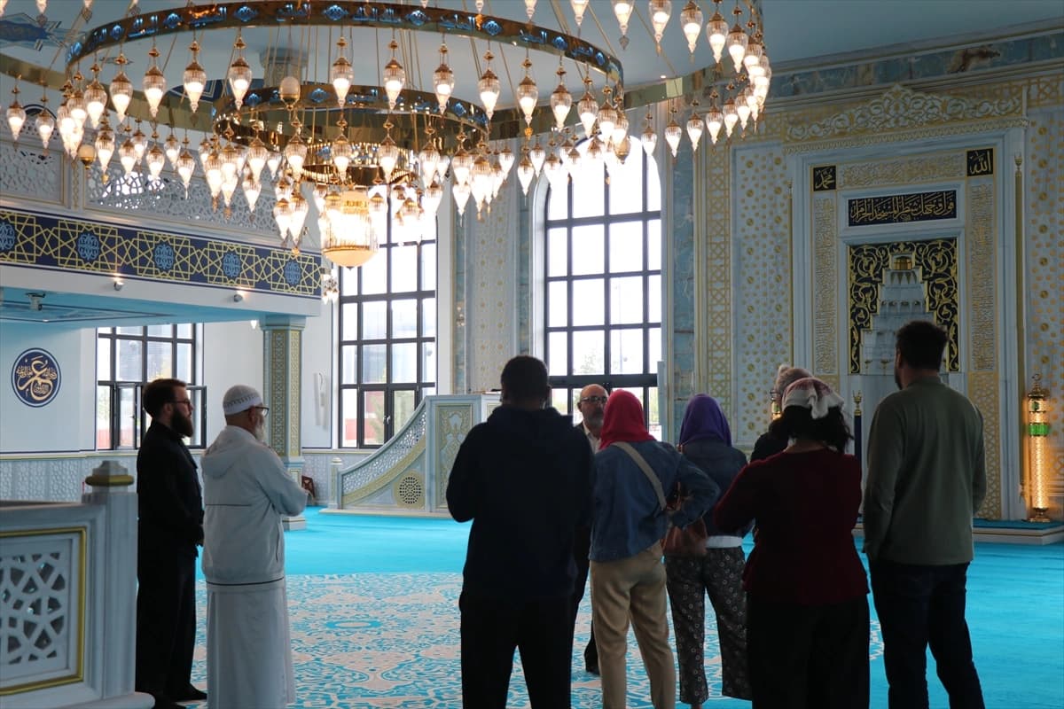 Eyüp Sultan Camisi Fransa'da ibadete açıldı