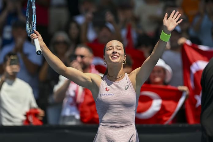 Avustralya Açık’ta Türk rüzgarı: Zeynep Sönmez Melbourne’de tarih yazdı