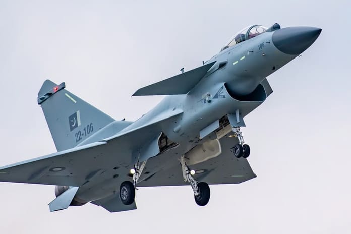 Pakistan’ın Çin yapımı J-10 savaş uçakları, iki Hint savaş uçağını düşürdü