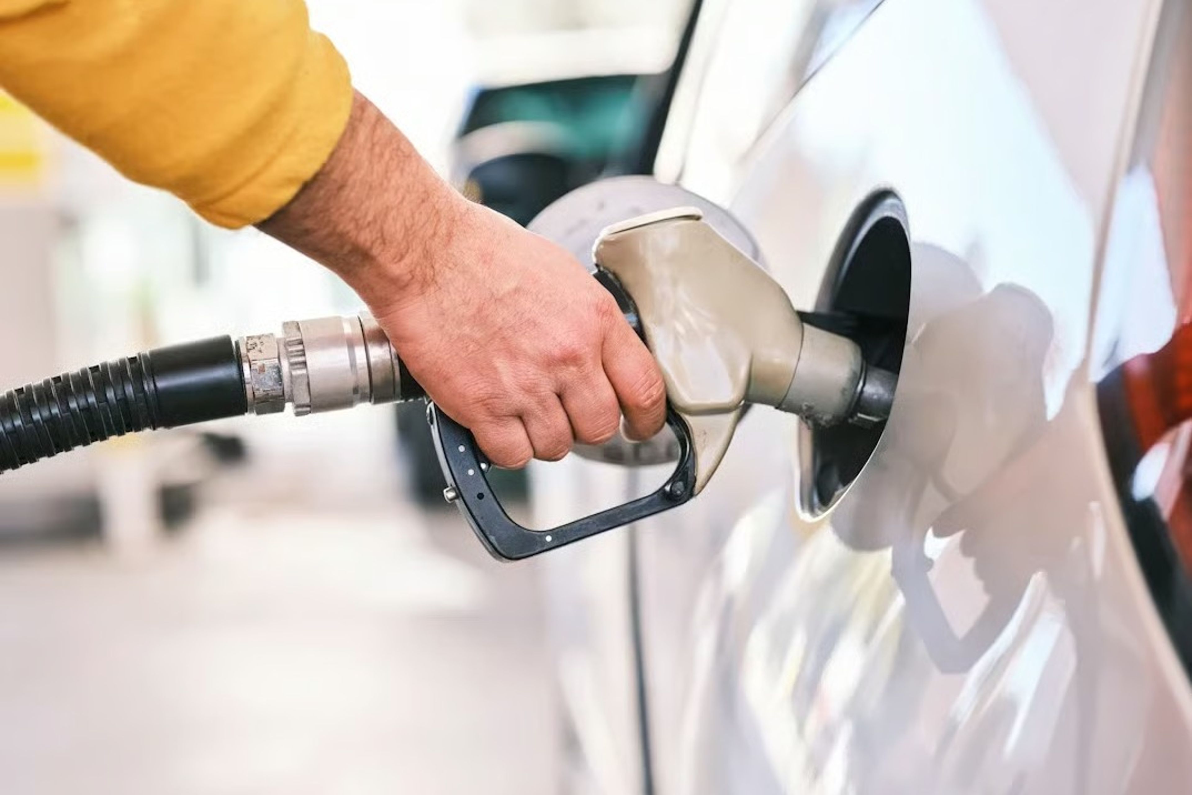 Benzin - motorin fiyatları ne kadar, zam mı geldi? 2 Nisan benzin-motorin litresi kaç TL?