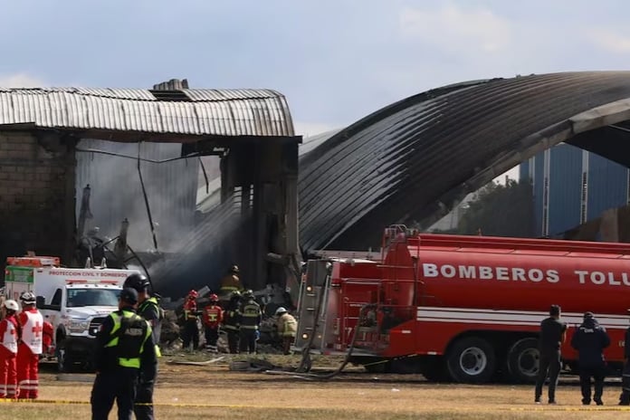 Meksika'da küçük uçak düştü: 10 ölü