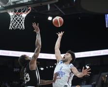 Basketbol Süper Ligi'nde yarı final heyecanı: Anadolu Efes Mersin Spor'u, Beşiktaş Galatasaray'ı saf dışı bırakarak yarı finale yükseldi