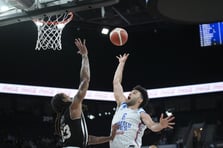 Basketbol Süper Ligi'nde yarı final heyecanı: Anadolu Efes Mersin Spor'u, Beşiktaş Galatasaray'ı saf dışı bırakarak yarı finale yükseldi