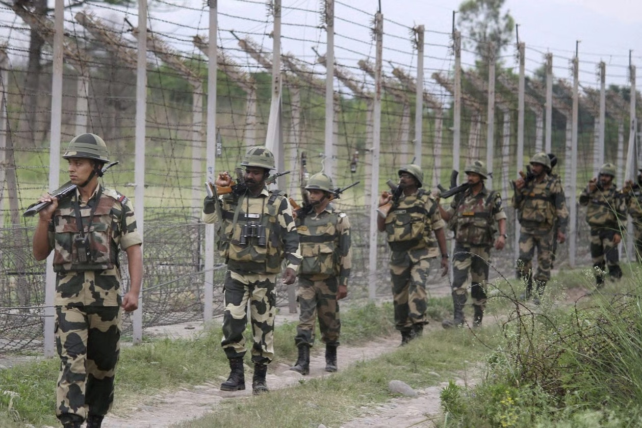 Pakistan, India De-escalate After Border Clashes