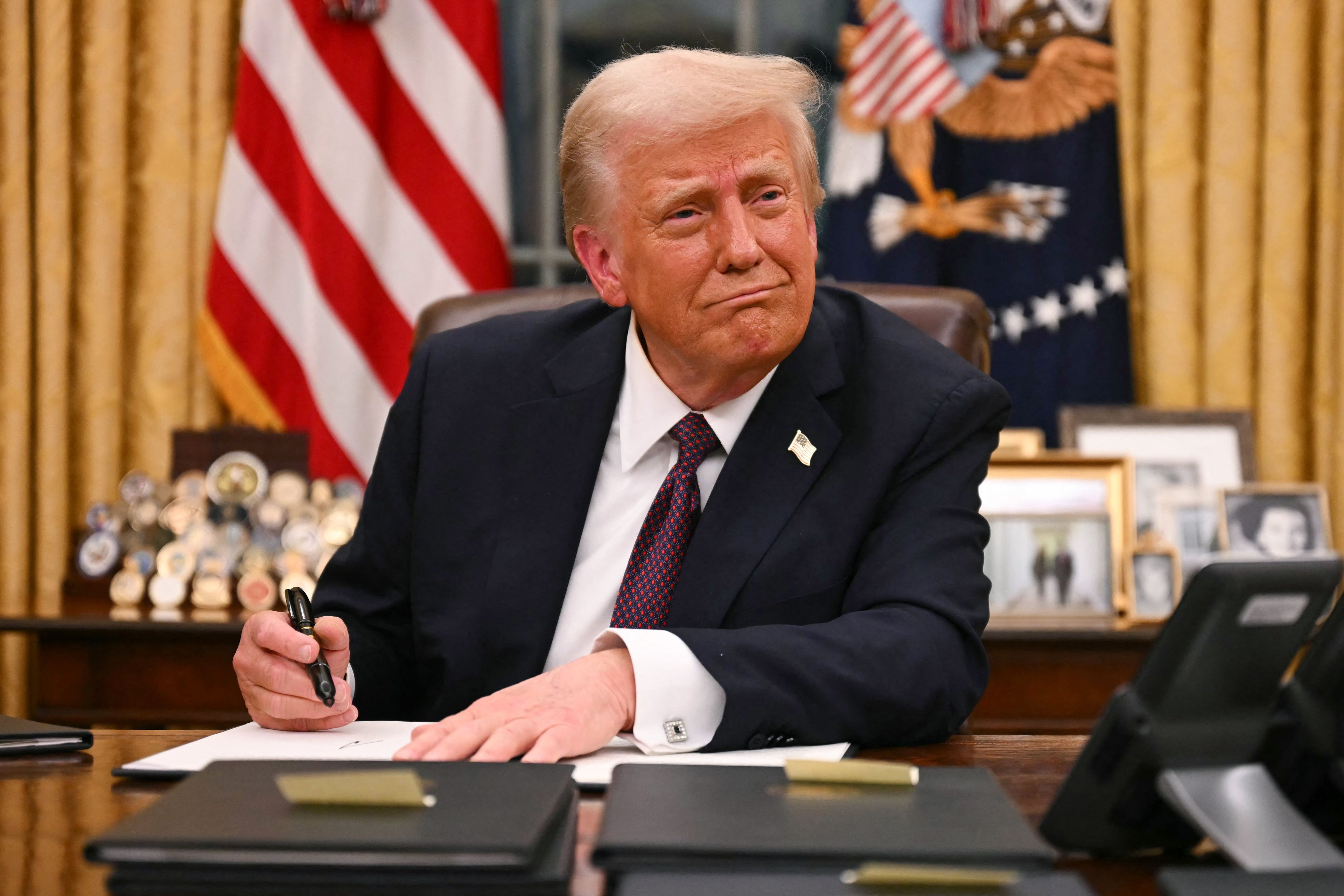 Trump Biden'ın otomatik kalem ile imzaladığı belgelerin geçersiz olduğunu açıkladı