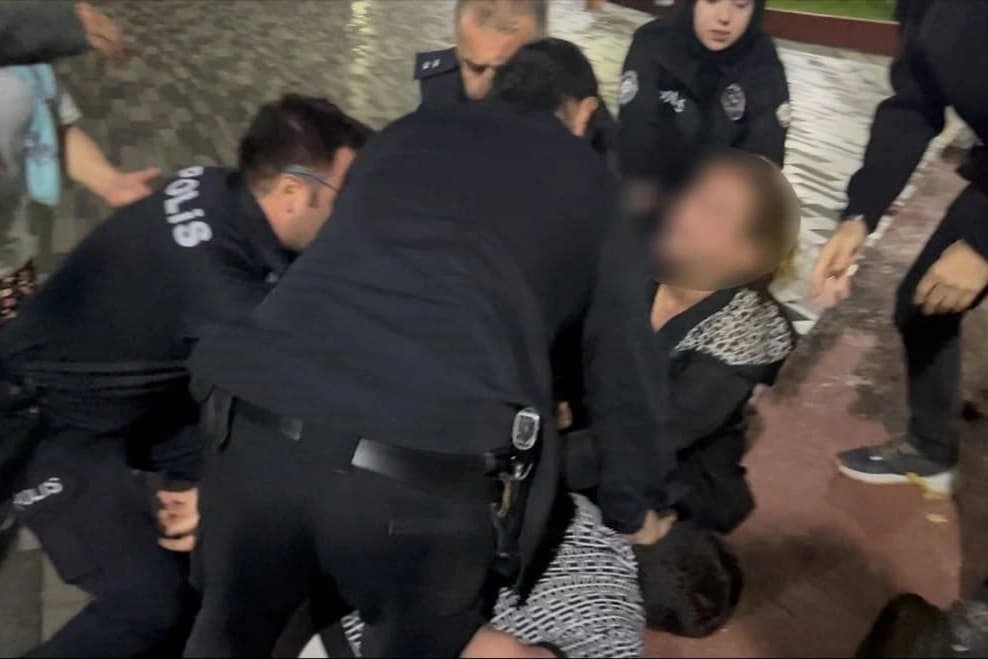Bursa'da pompalı tüfek paniği: Önce polisi çağırdılar sonra ekiplere direndiler