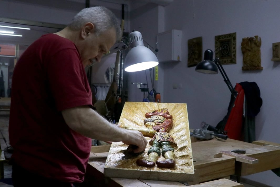 Karagöz'ü ahşapla üç boyutlu hale getirdi