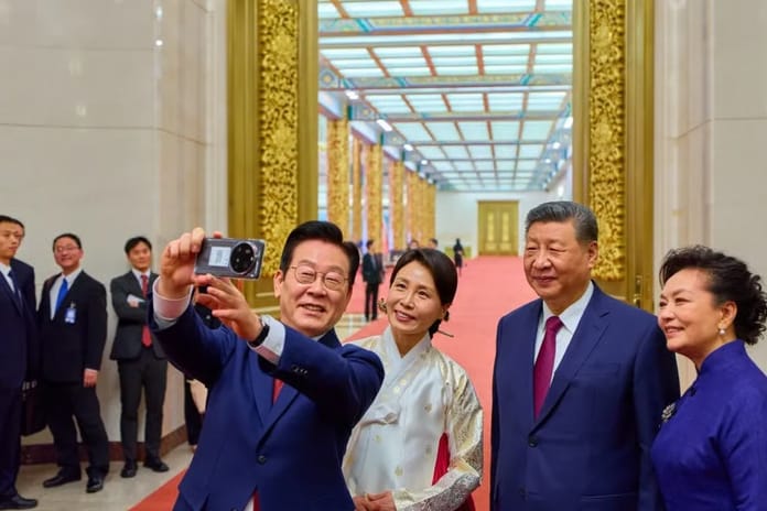 Güney Kore Devlet Başkanı Lee Jae Myung ile Xi Jinping Pekin'de görüştü