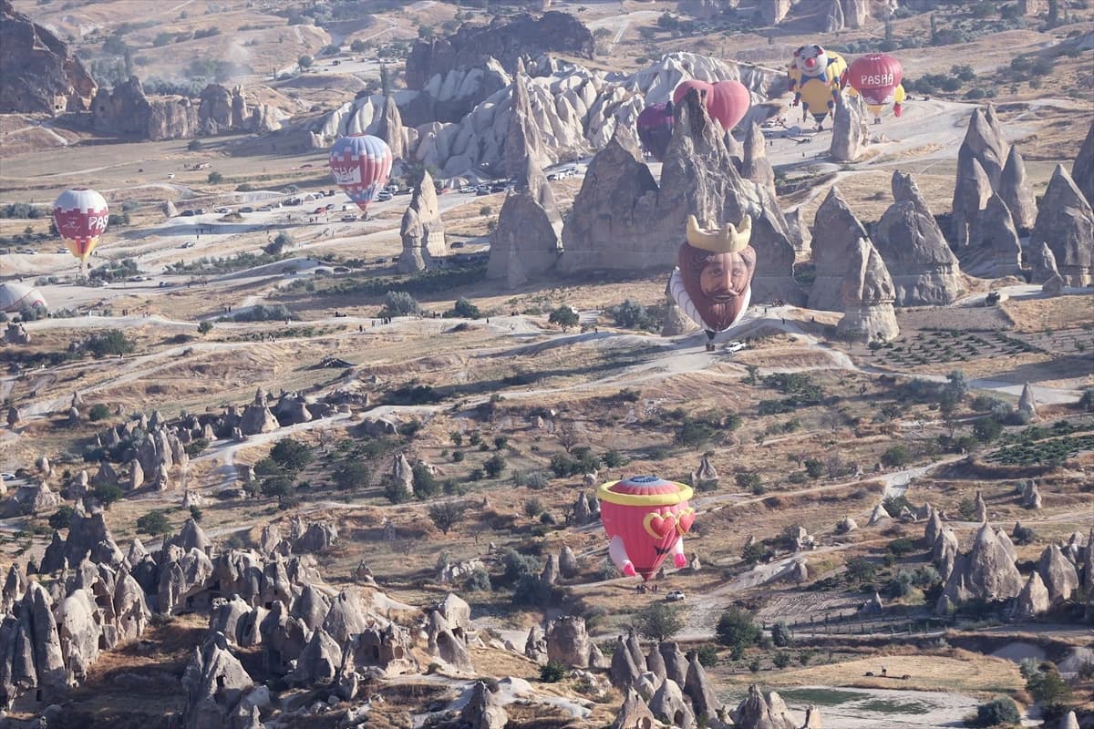 Balon festivali renkli anlara sahne oldu