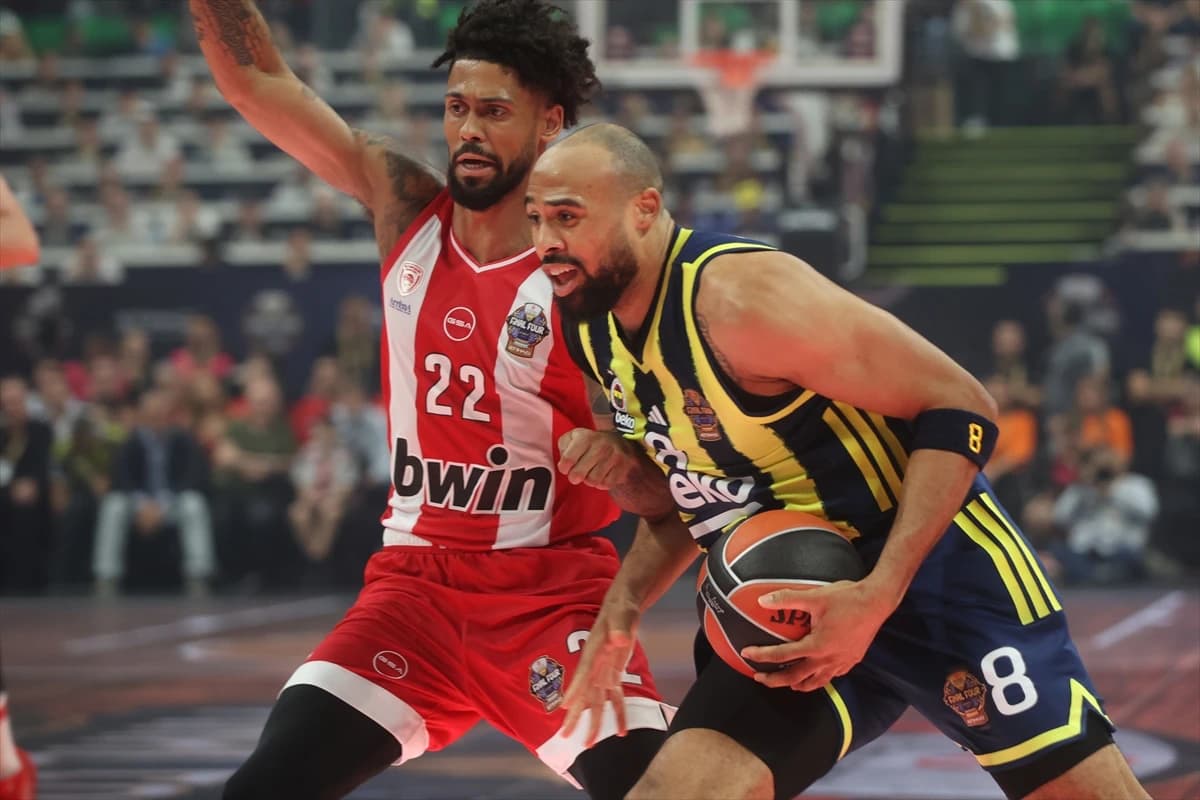 Olympiakos finale uzandı