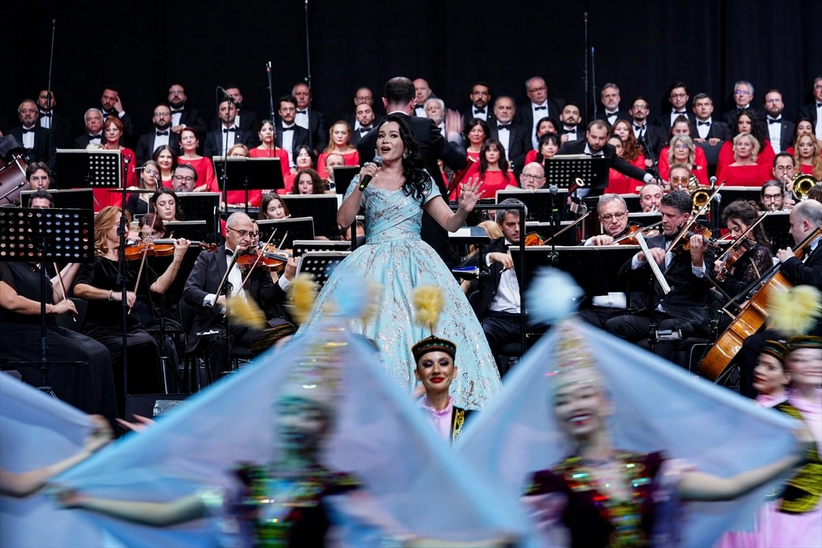 Finalde 10. Yıl Marşı söylendi