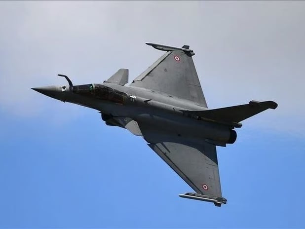 Endonezya, Fransa’dan ilk Rafale savaş uçaklarını teslim aldı