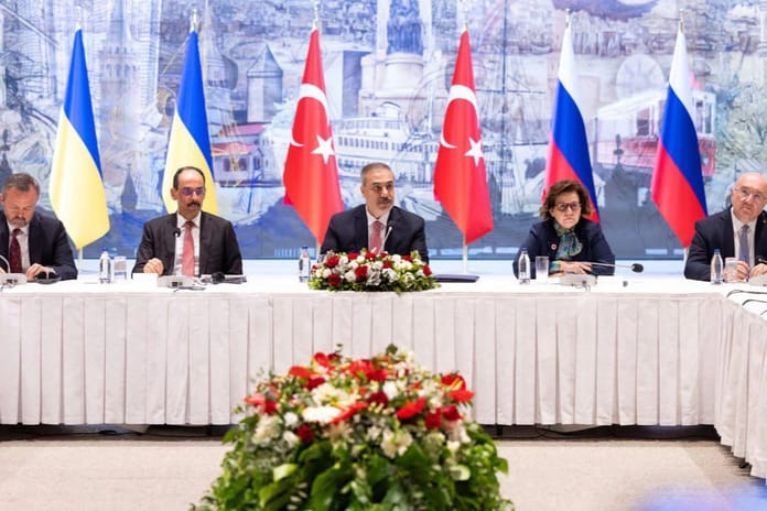 Rusya-Ukrayna görüşmeleri için ideal yer İstanbul