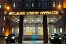 Valilik açıkladı: Diyarbakır'da emniyet binasına EYP'li saldırı! 