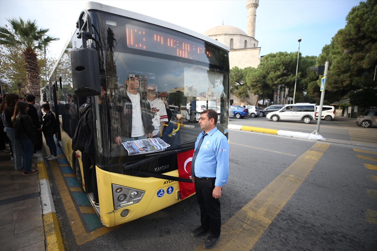 Türkiye Atatürk'ü ölüm yıl dönümünde andı