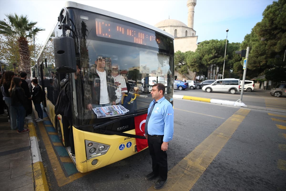 Türkiye Atatürk'ü ölüm yıl dönümünde andı