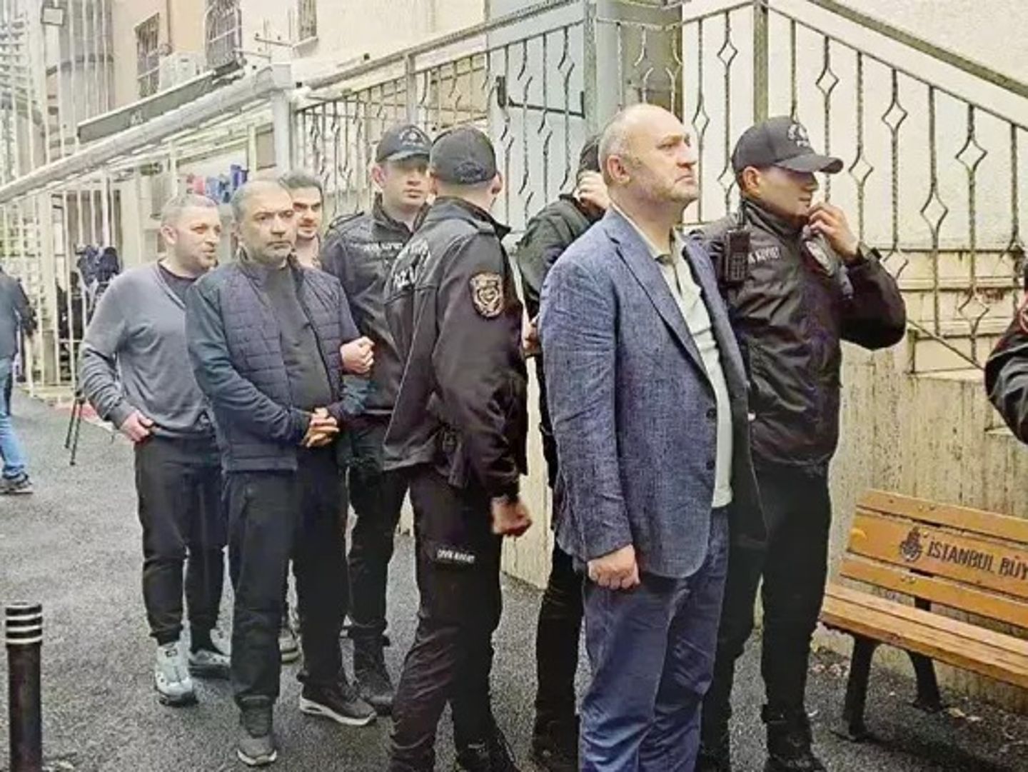 İBB'ye yönelik yolsuzluk soruşturmasında 25 şüpheli tutuklandı