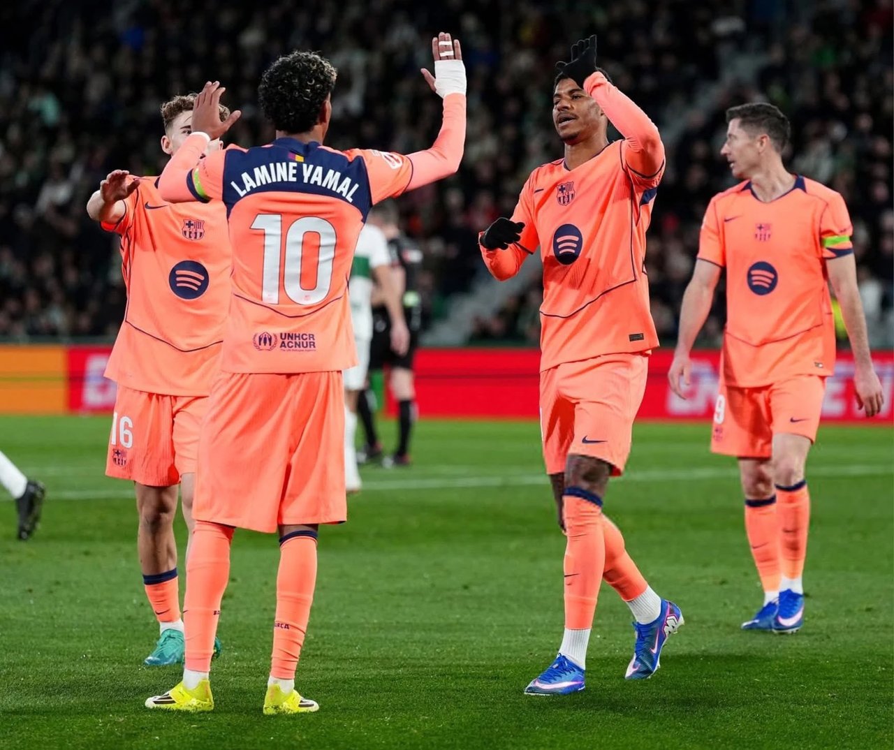 LaLiga'da Barcelona ve Real Madrid takibi