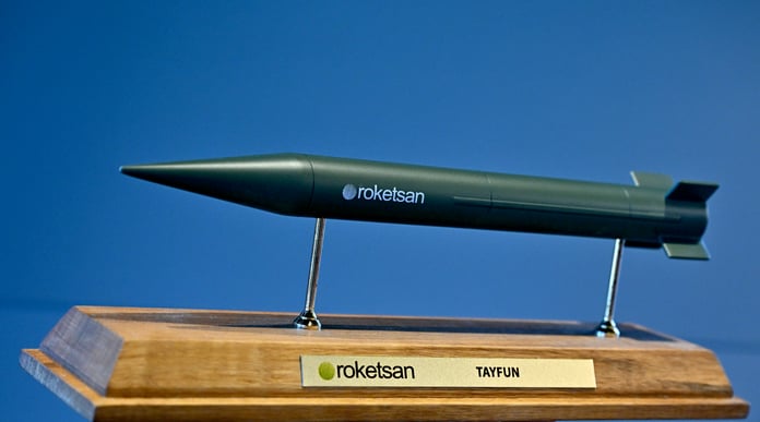 Tayfun balistik füzesi denizaltıya entegre ediliyor