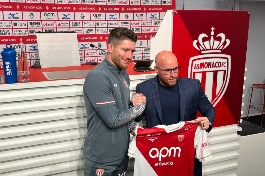 Monaco'da diplomasız hocaya servet ödeniyor