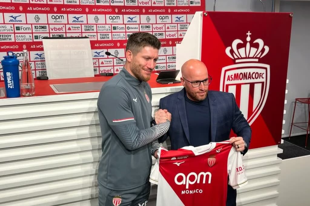 Monaco'da diplomasız hocaya servet ödeniyor