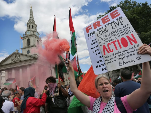 İrlandalı yazardan İngiltere hükümetine Filistin resti