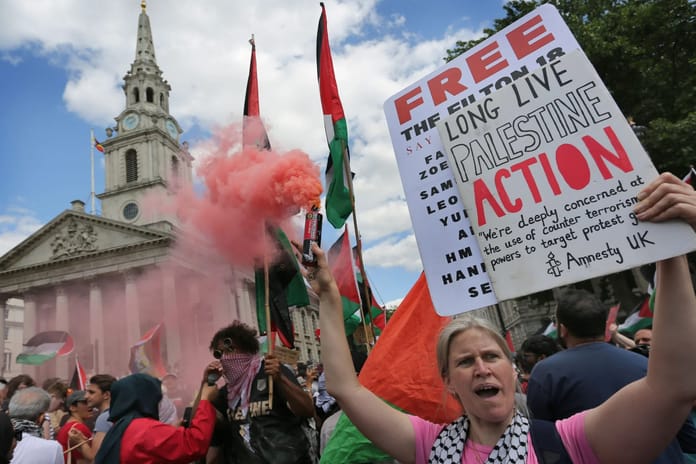 İrlandalı yazardan İngiltere hükümetine Filistin resti