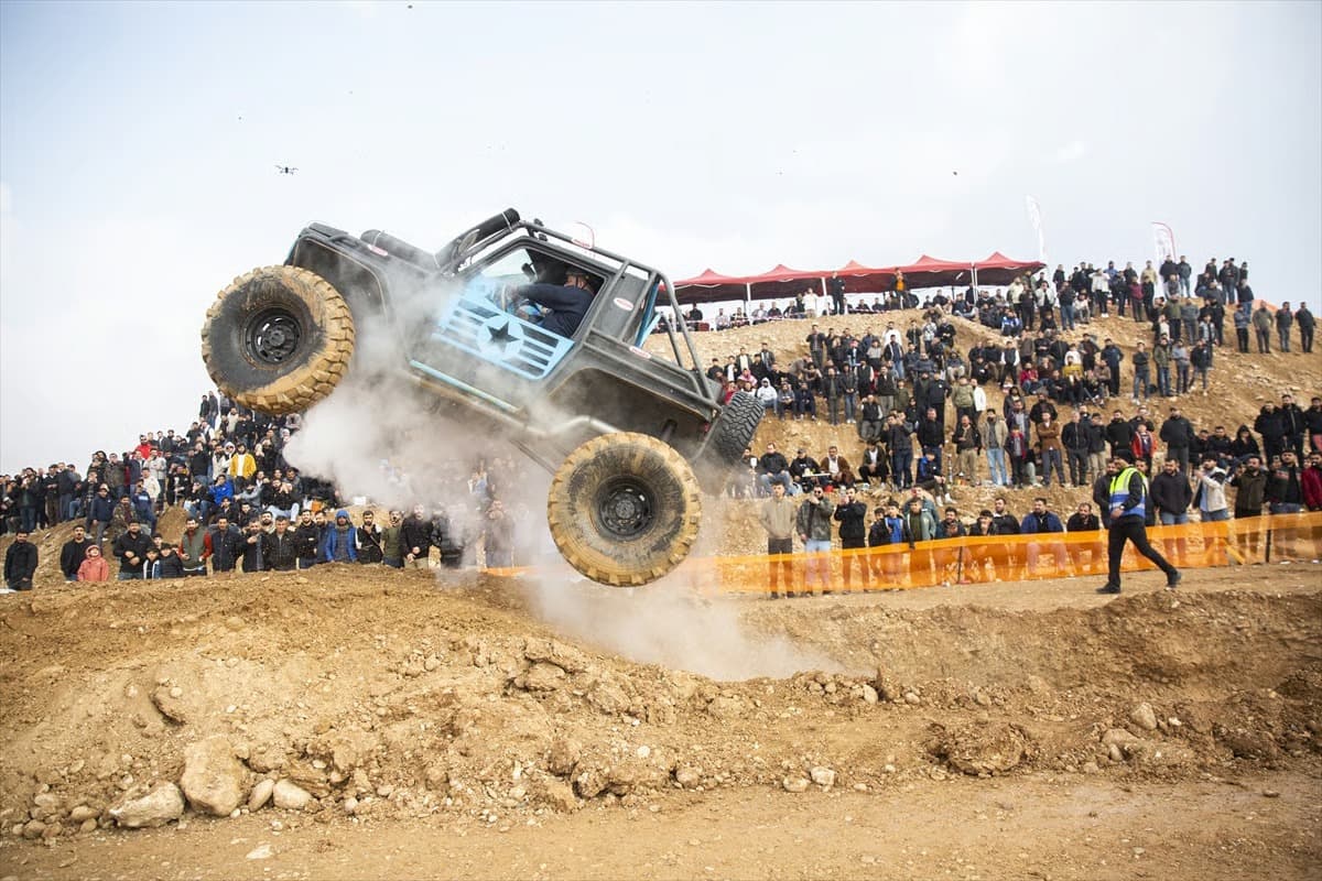 Irak'ta Off-Road rüzgarı: Makinanın doğayla savaşı renkli görüntülere sahne oldu