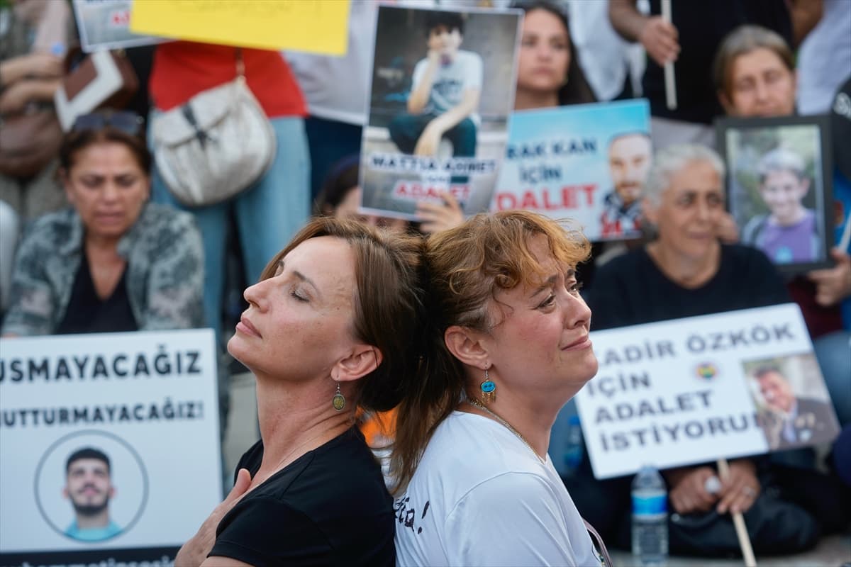 Mattia Ahmet Minguzzi'nin annesi Bakırköy'de oturma eylemi yaptı