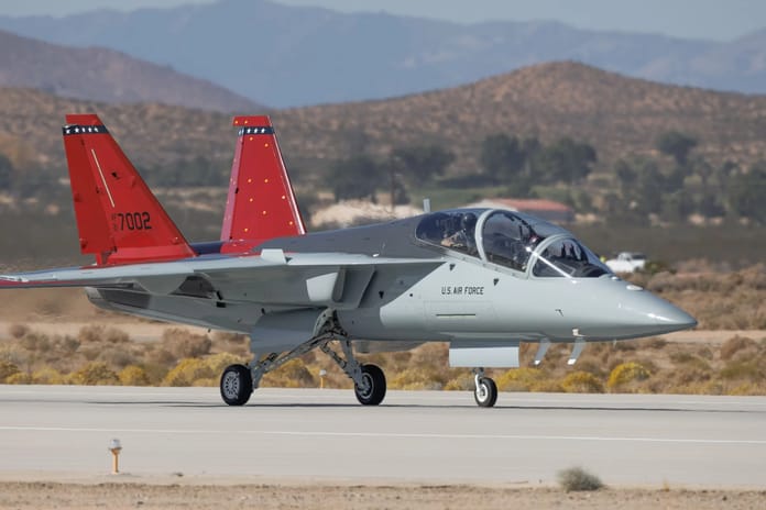 Çin, uçak gemilerine özel yeni jet eğitim uçağını geliştiriyor