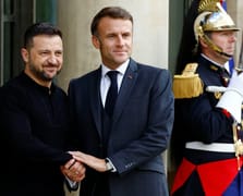 Volodimir Zelenskiy Paris'te Emmanuel Macron ile bir araya gelecek