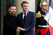 Volodimir Zelenskiy Paris'te Emmanuel Macron ile bir araya gelecek