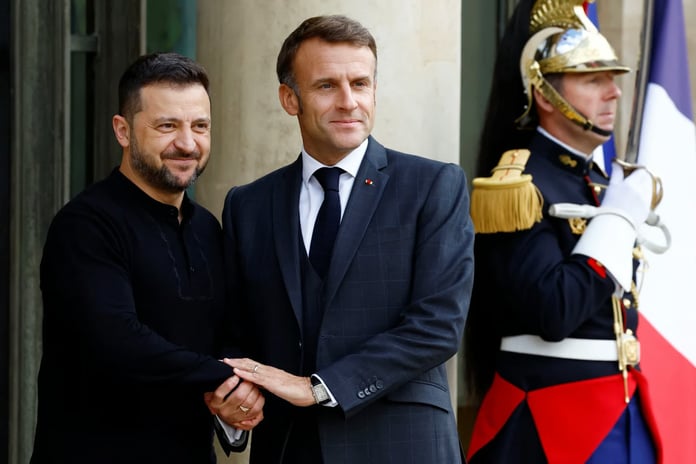 Volodimir Zelenskiy Paris'te Emmanuel Macron ile bir araya gelecek
