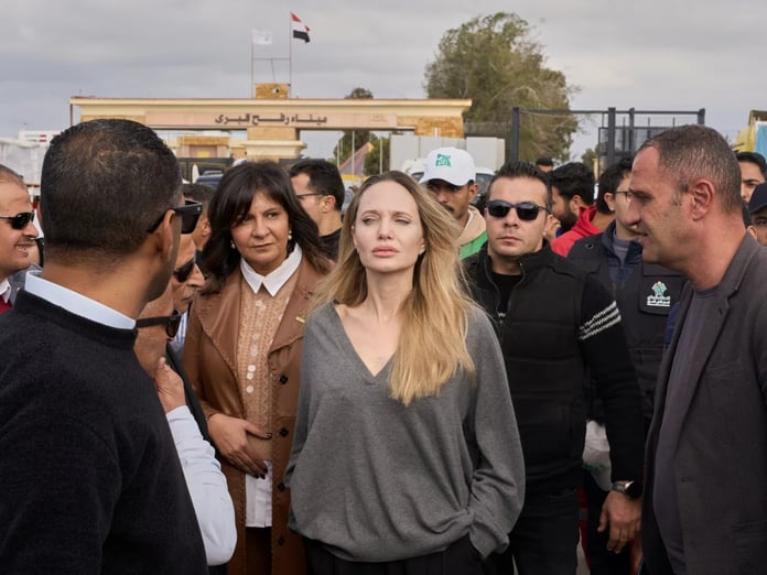 Angelina Jolie Refah sınırında: Binlerce yardım kamyonu sadece bekliyor!