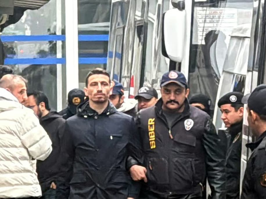 Futbolcular bahisten tutuklandı!