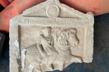 Denizli'de "Apollon'un Oğlu Asker" yazan stela bulundu