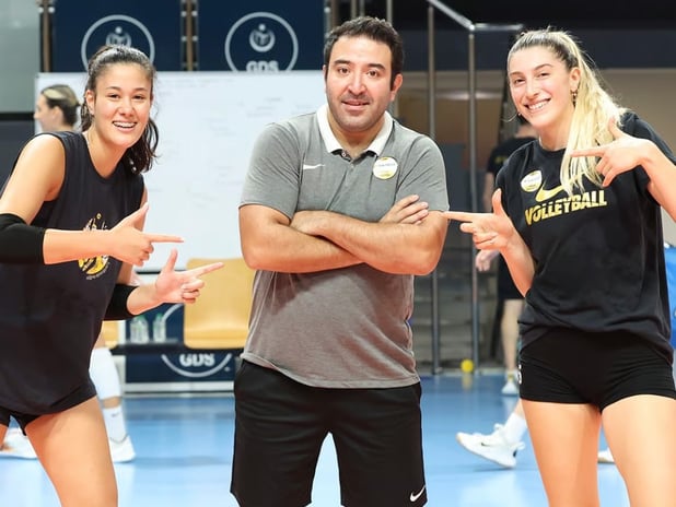 Türk Hava Yolları Kadın Voleybol Takımı'nın yeni başantrenörü belli oldu: Deneyimli isim Saim Pakkan THY'nin dümeninde