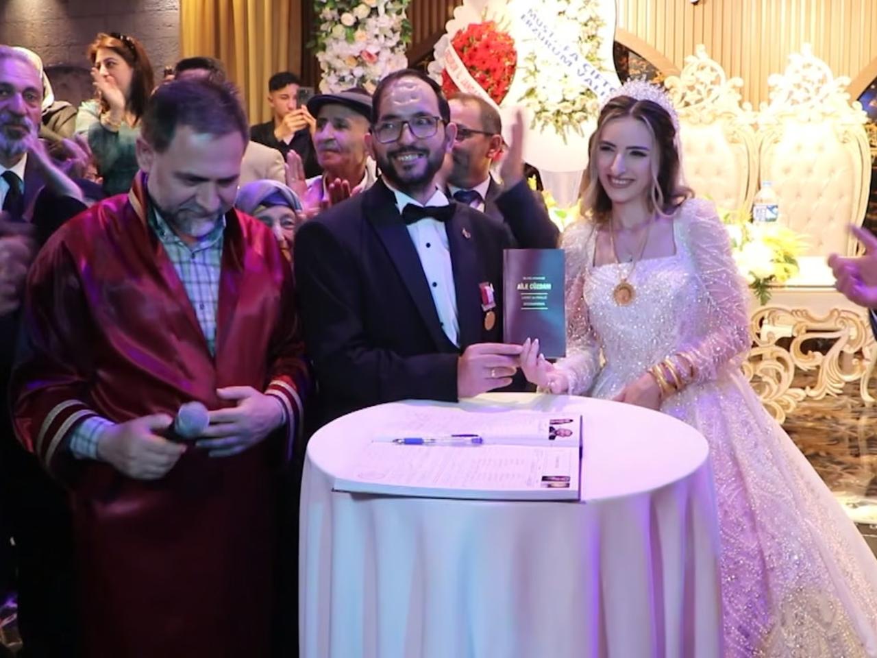 Patlamada ağır yaralanan gazi 14 yıllık aşkıyla evlendi
