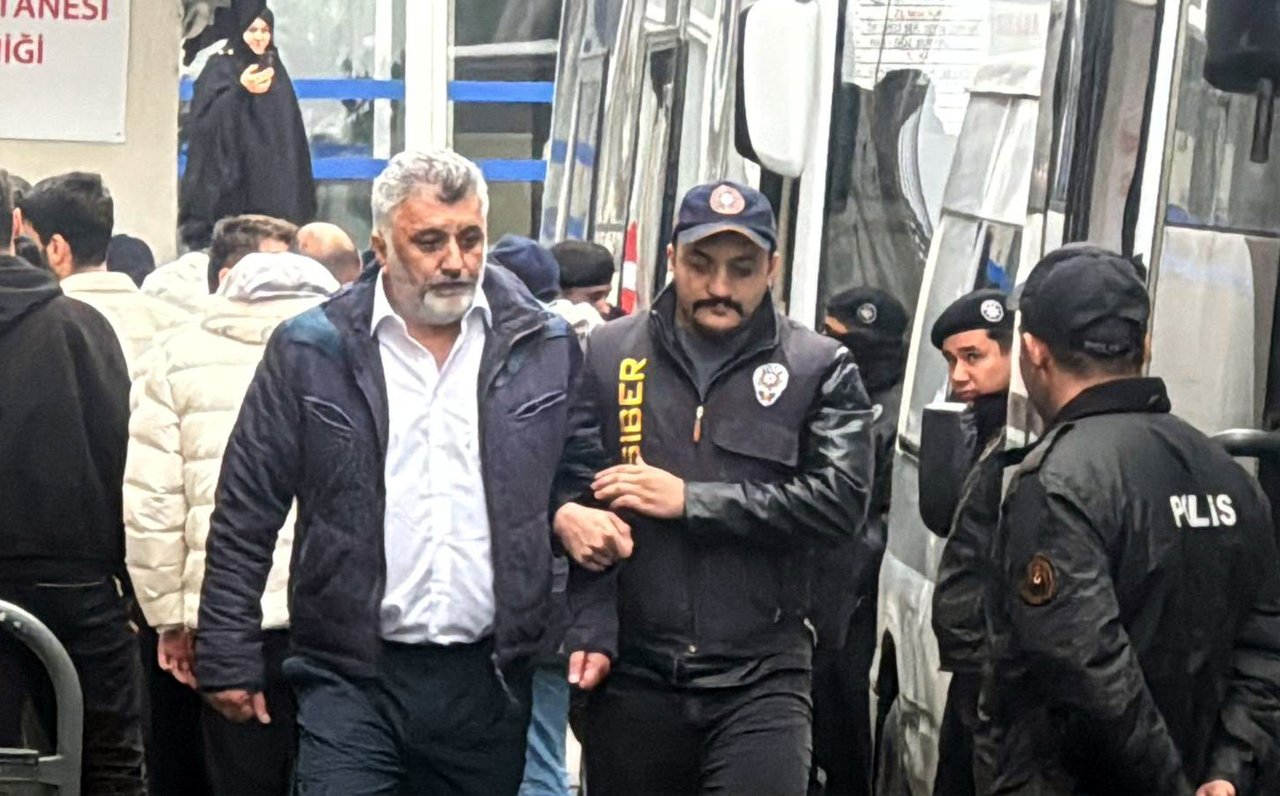 Yönetici ve diğer şüpheliler