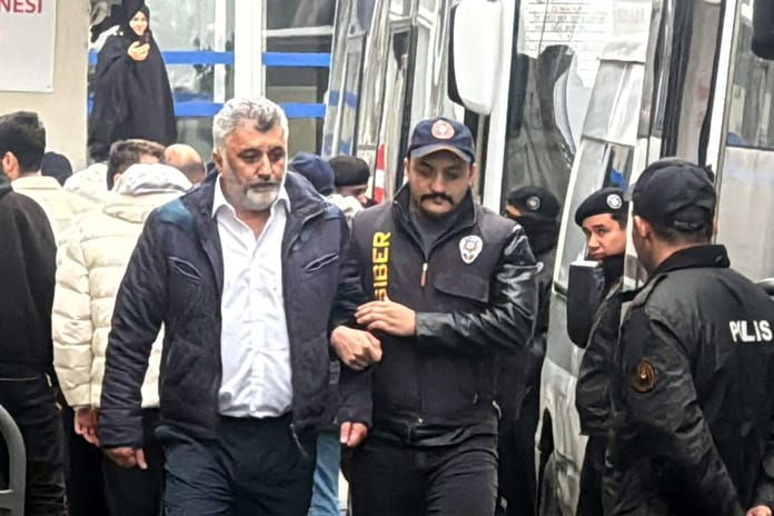 Yönetici ve diğer şüpheliler