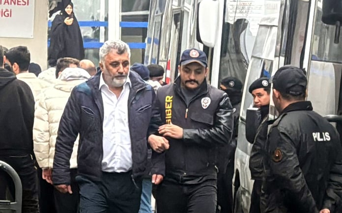 Yönetici ve diğer şüpheliler