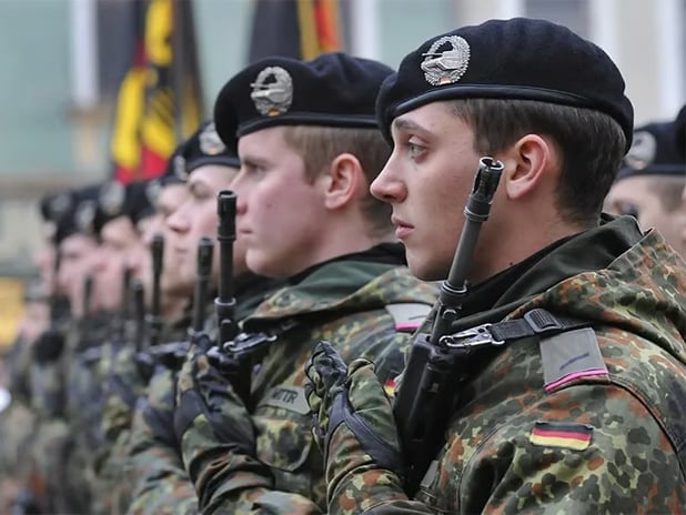 Almanya’da uzlaşma sağlandı: 18 yaşındaki tüm erkekler zorunlu askerlik muayenesine çağrılacak