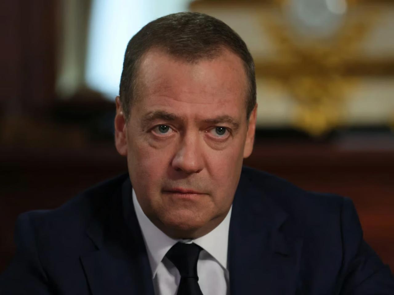 Medvedev'den küresel savaş uyarısı