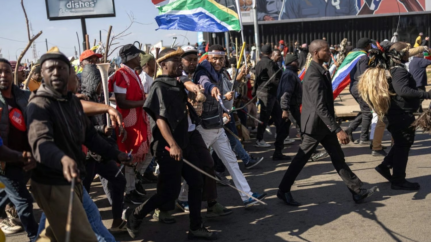 Anti-Immigrant Protests Spread in South Africa: 900 Arrested